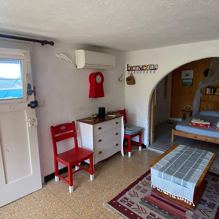Appartement Les Oreades, studio le marin avec vue mer imprenable à Île du Levant Extérieur photo
