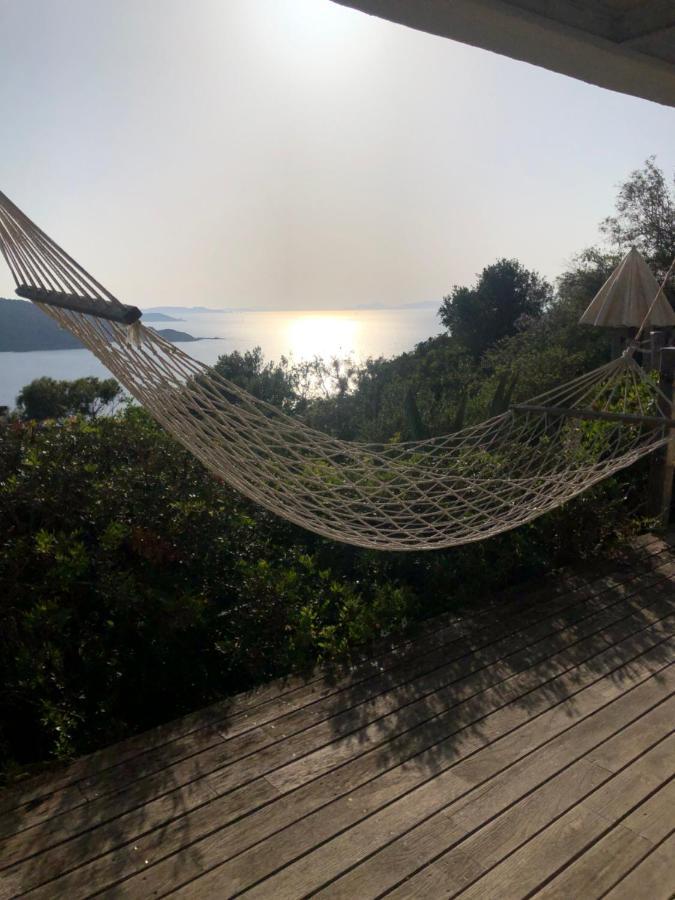Appartement Les Oreades, studio le marin avec vue mer imprenable à Île du Levant Extérieur photo