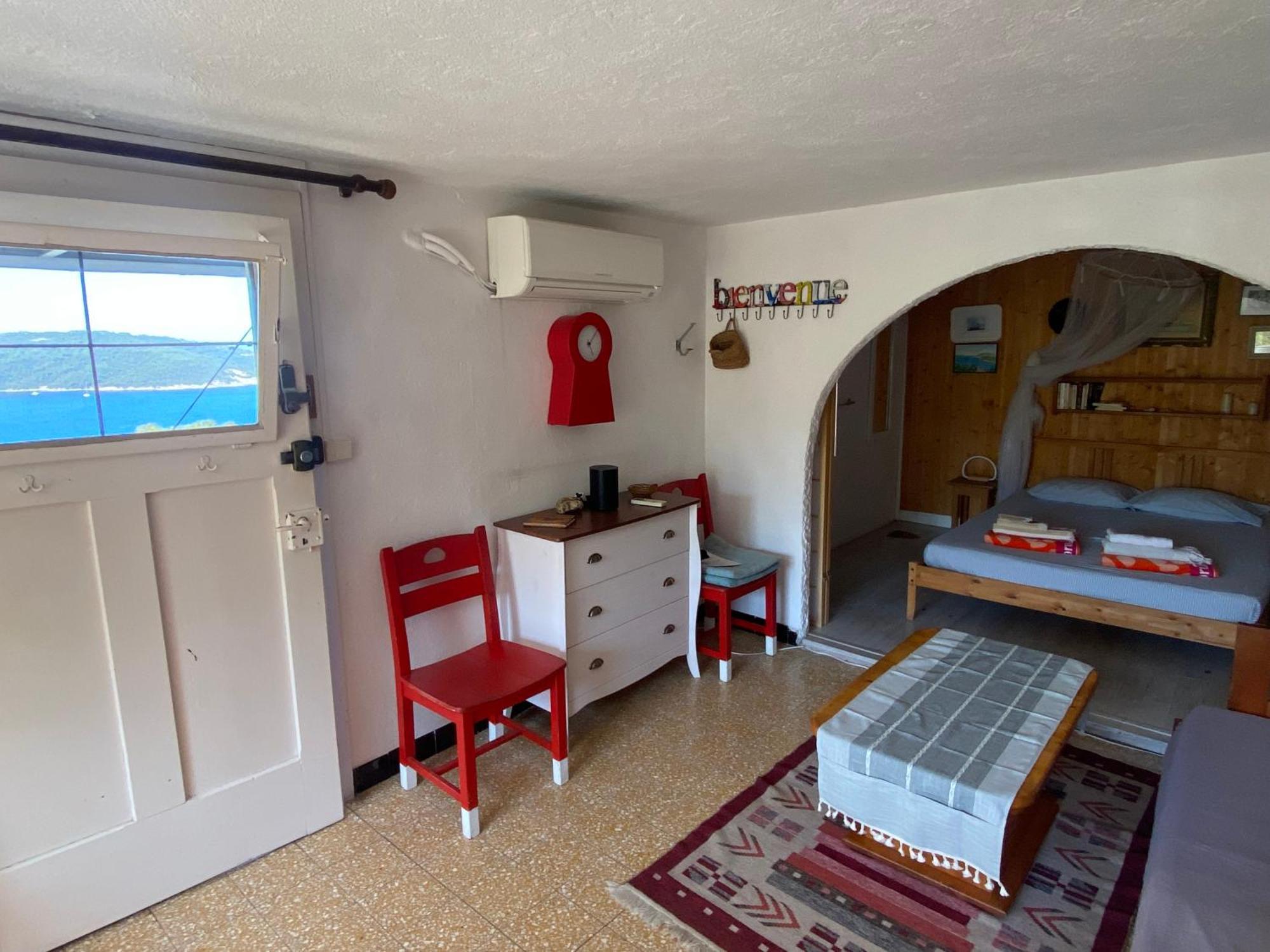 Appartement Les Oreades, studio le marin avec vue mer imprenable à Île du Levant Extérieur photo